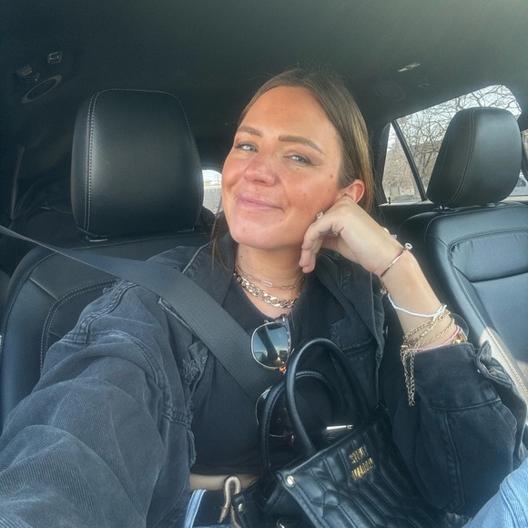 Meet your Posher, Colleen - Picture 2 of 2